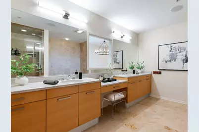 500 W Superior Street #2401, Chicago, IL 60654 - Photo 32