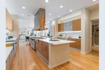 500 W Superior Street #2401, Chicago, IL 60654 - Photo 22