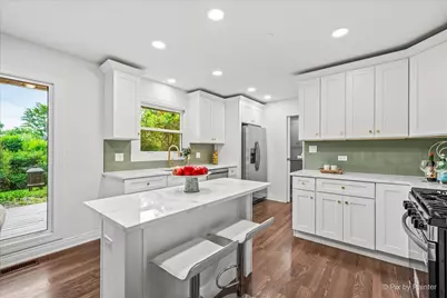 1059 Hickory Lane, Elk Grove Village, IL 60007 - Photo 8