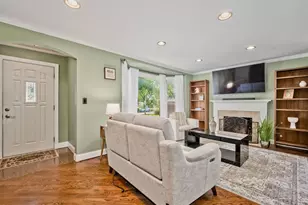 8646 Harms Rd, Skokie, IL 60077 - Photo 4