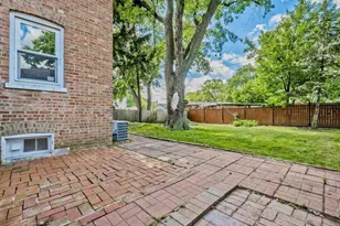 8646 Harms Rd, Skokie, IL 60077 - Photo 24