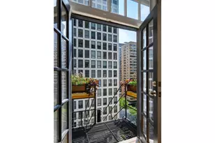 257 E Delaware Pl, Chicago, IL 60611 - Photo 36