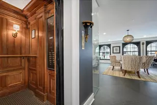 257 E Delaware Pl, Chicago, IL 60611 - Photo 2