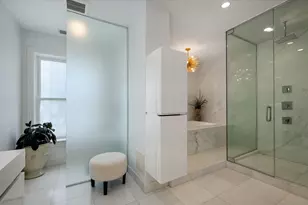 257 E Delaware Pl, Chicago, IL 60611 - Photo 28