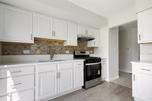19215 Elm Dr, Country Club Hills, IL 60478 - Photo 12