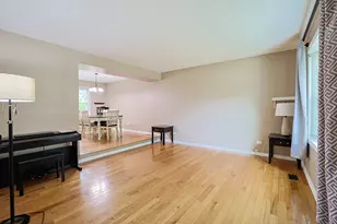 1410 Huntington Dr, Mundelein, IL 60060 - Photo 22