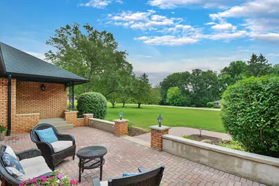 5 Bruce Circle N, Hawthorn Woods, IL 60047 - Photo 6