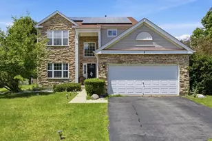 9 Tenneyson Ct, Lake in the Hills, IL 60156 - Photo 2