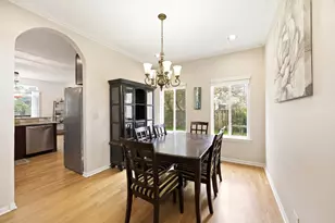 9 Tenneyson Ct, Lake in the Hills, IL 60156 - Photo 8