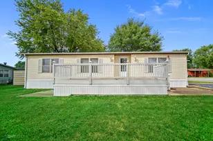 2 Berry Ln E, Bourbonnais, IL 60914 - Photo 1