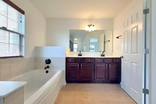 2715 Blakely Ln, Naperville, IL 60540 - Photo 20