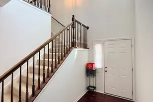 2715 Blakely Ln, Naperville, IL 60540 - Photo 2