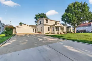 1712 Wilcox St, Crest Hill, IL 60403 - Photo 2