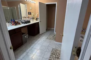 587 Saddlebrook Ln, Vernon Hills, IL 60061 - Photo 14