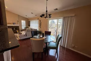 587 Saddlebrook Ln, Vernon Hills, IL 60061 - Photo 8