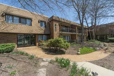 250 Old Oak Drive #172, Buffalo Grove, IL 60089 - Photo 1