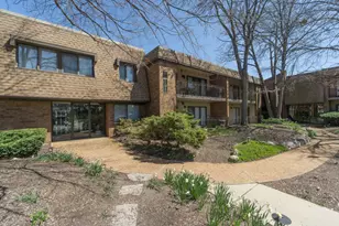 250 Old Oak Dr, Buffalo Grove, IL 60089 - Photo 1