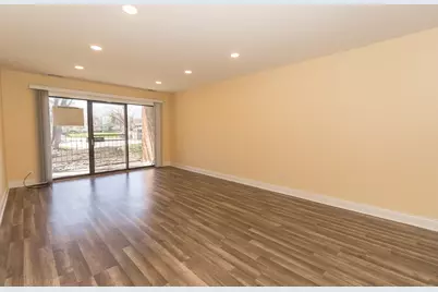 250 Old Oak Drive #172, Buffalo Grove, IL 60089 - Photo 4