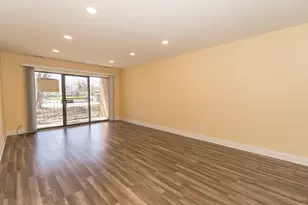250 Old Oak Dr, Buffalo Grove, IL 60089 - Photo 4