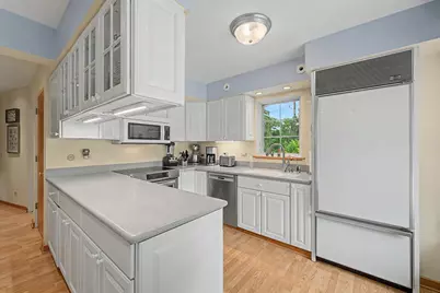 9000 Wolf Road, Burr Ridge, IL 60527 - Photo 20