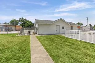 851 11th St, Carlyle, IL 62231 - Photo 8