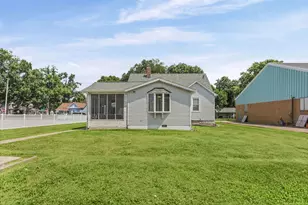 851 11th St, Carlyle, IL 62231 - Photo 6