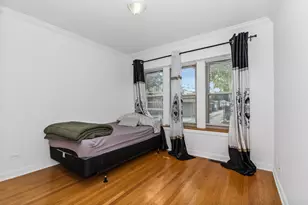 2514 W North Shore Ave, Chicago, IL 60645 - Photo 10