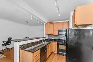 2514 W North Shore Ave, Chicago, IL 60645 - Photo 6