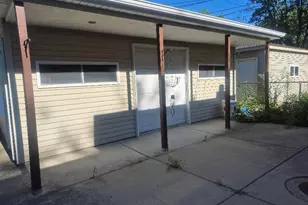 6705 N Sacramento Ave, Chicago, IL 60645 - Photo 2
