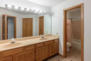 80 Kingsport Dr, South Elgin, IL 60177 - Photo 16