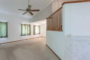 80 Kingsport Dr, South Elgin, IL 60177 - Photo 4