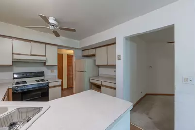 80 Kingsport Drive, South Elgin, IL 60177 - Photo 8