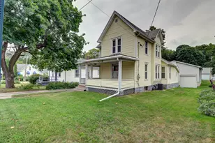 1019 Palmyra St, Dixon, IL 61021 - Photo 2