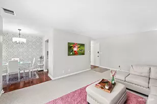 2220 Country Club Dr, Woodridge, IL 60517 - Photo 4