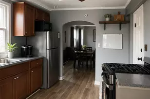 9211 S Clyde Ave, Chicago, IL 60617 - Photo 2