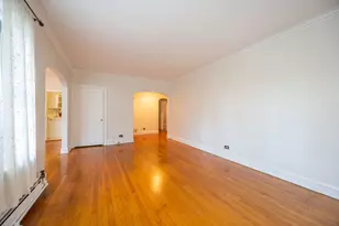 2430 W Greenleaf Ave, Chicago, IL 60645 - Photo 4