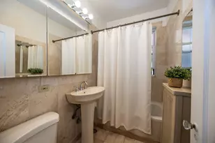 2430 W Greenleaf Ave, Chicago, IL 60645 - Photo 12