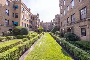 2430 W Greenleaf Ave, Chicago, IL 60645 - Photo 16