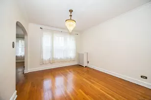 2430 W Greenleaf Ave, Chicago, IL 60645 - Photo 14