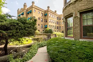 2430 W Greenleaf Ave, Chicago, IL 60645 - Photo 18