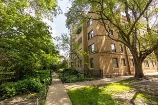 2430 W Greenleaf Ave, Chicago, IL 60645 - Photo 20