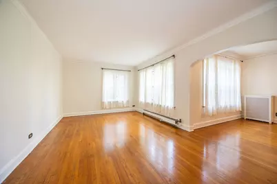 2430 W Greenleaf Avenue #1, Chicago, IL 60645 - Photo 2