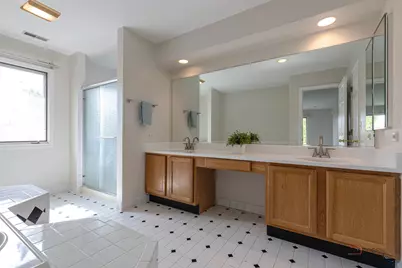 810 Edgemere Road, Buffalo Grove, IL 60089 - Photo 20