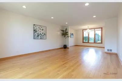 810 Edgemere Road, Buffalo Grove, IL 60089 - Photo 4