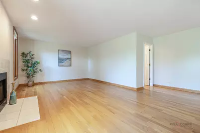 810 Edgemere Road, Buffalo Grove, IL 60089 - Photo 12
