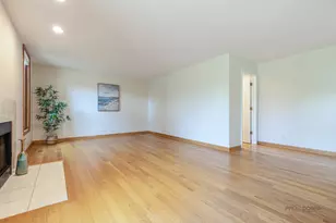 810 Edgemere Rd, Buffalo Grove, IL 60089 - Photo 12