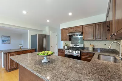 810 Edgemere Road, Buffalo Grove, IL 60089 - Photo 10