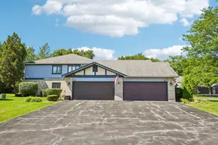 2545 Harbor Dr, Joliet, IL 60431 - Photo 2