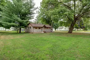 315 E Booth St, Tampico, IL 61283 - Photo 2