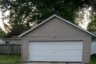 626 N Buell Ave, Aurora, IL 60506 - Photo 2